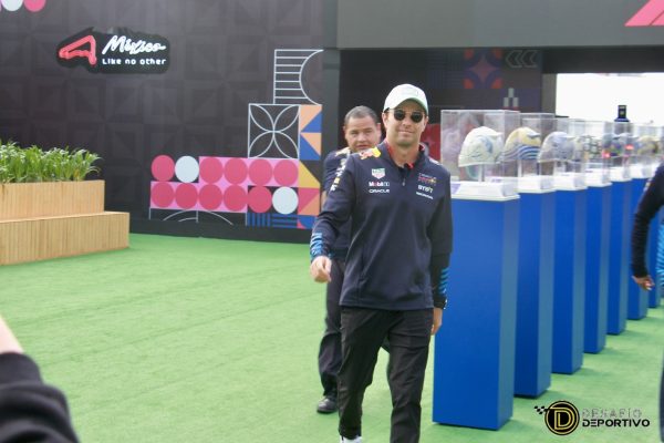 FOTO 2 CON LOGO